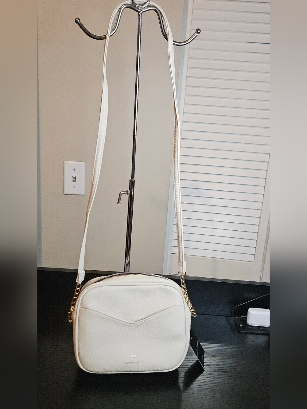 NWT Nanette Lepore Ivory Pebbled Faux Leather Camera Crossbody Bag Gold Chain - Picture 3 of 9